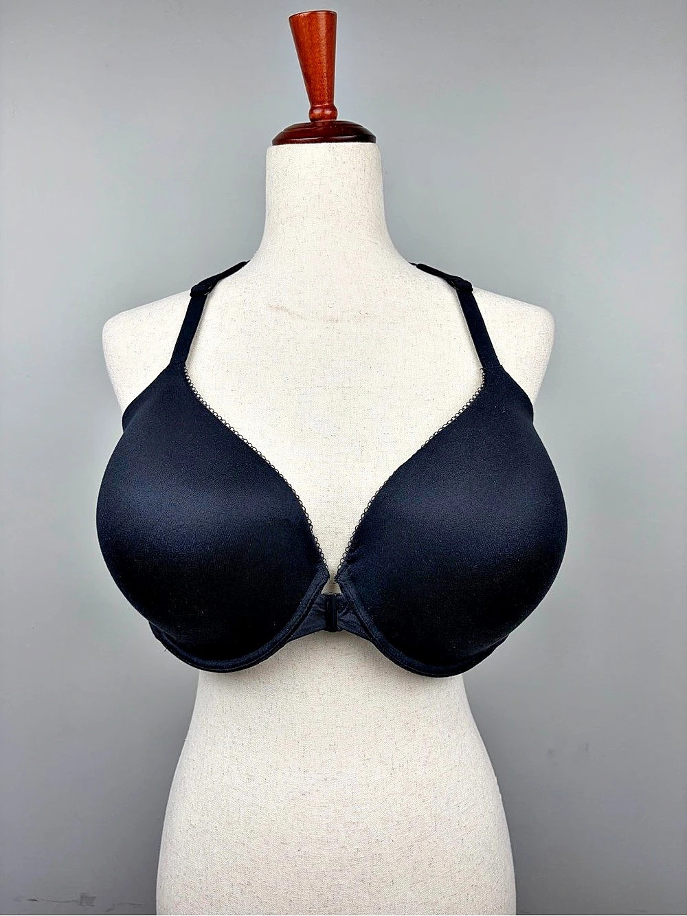 Victoria’s Secret Body by Victoria 40DDD Black Front Closure Racerback Bra